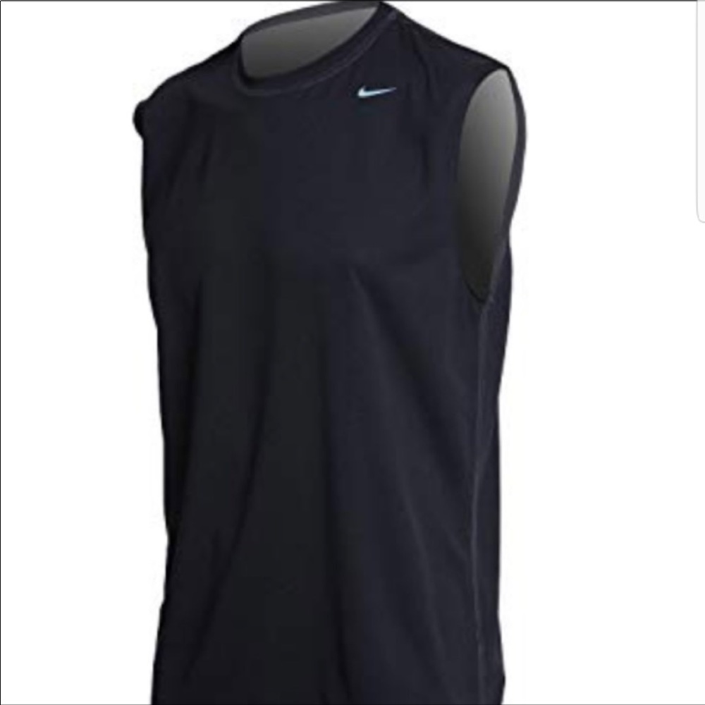 NIKE Men’sSolid Hydro Sleeveless Shirt